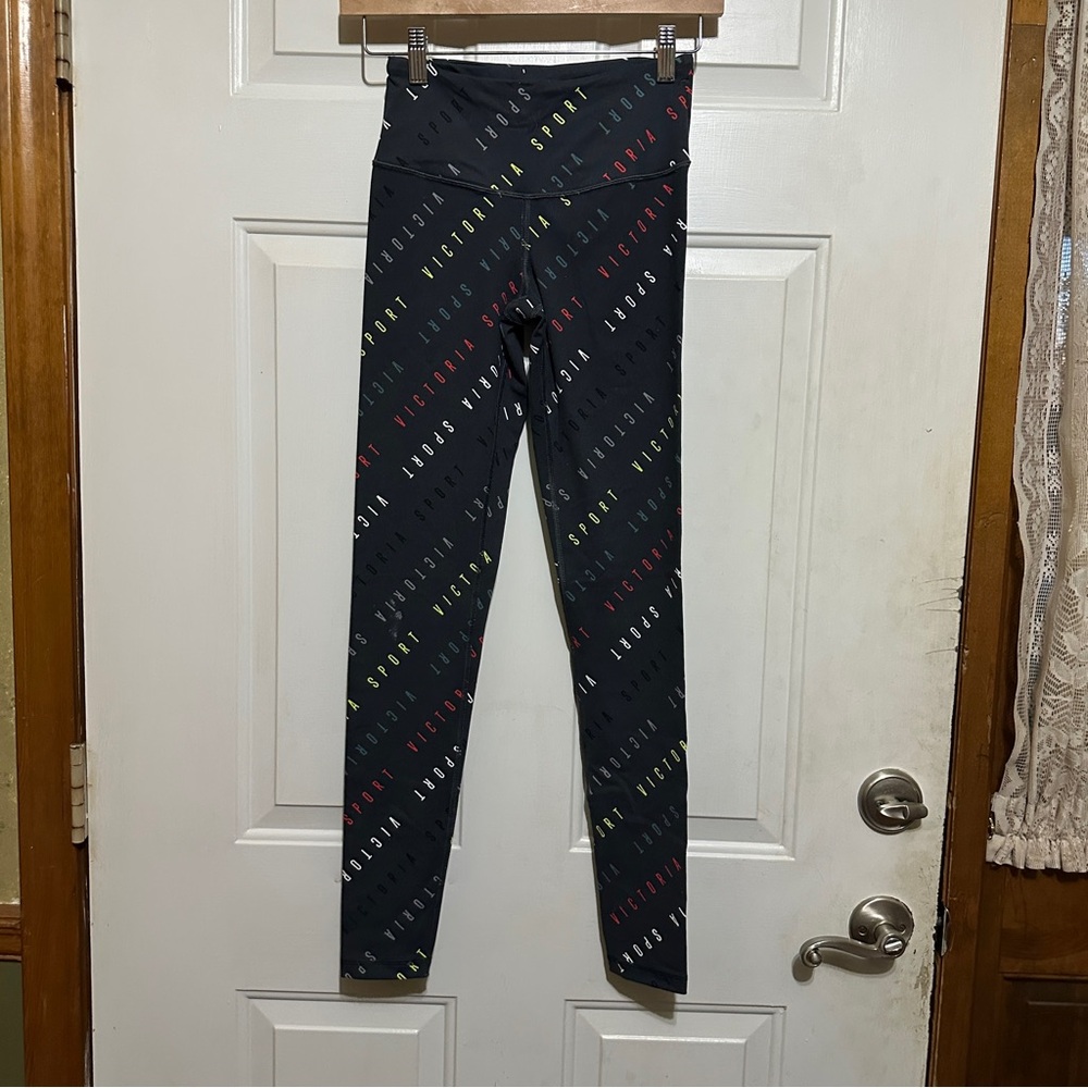 Victoria’s‎ Secret KNOCKOUT SPORT All Over Logo Leggings-Black Size X-Small